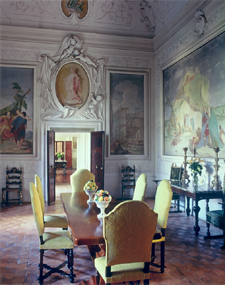 Villa dining room